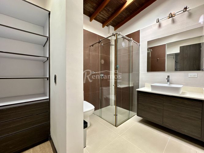 Casa de 3 alcobas en venta en Altos Del Poblado, Medellín, 450 m² · foto 17 de 24