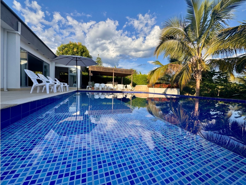 4BR Country House in Sopetran (220 m²) for Sale