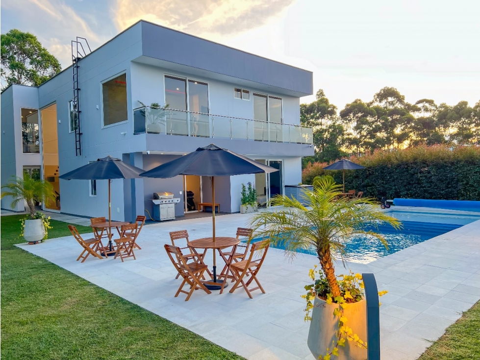 5BR Country House in Mampuesto (840 m²) for Sale
