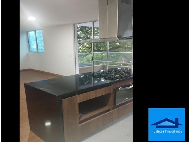 Apartamento de 2 alcobas en venta en Suramérica, Itagüí, 80 m² · foto 2 de 13