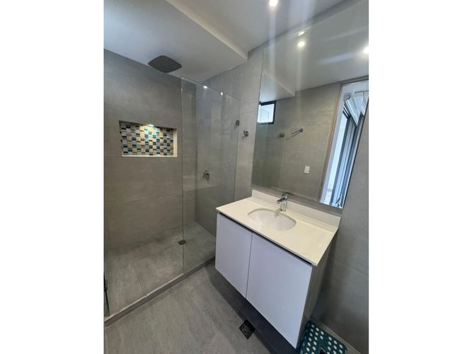 Casa de 3 alcobas en venta en Loma De San Jose, Sabaneta, 380 m² · foto 2 de 19