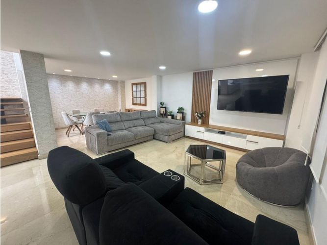 Casa de 3 alcobas en venta en Loma De San Jose, Sabaneta, 380 m² · foto 7 de 19