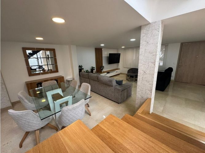 Casa de 3 alcobas en venta en Loma De San Jose, Sabaneta, 380 m² · foto 13 de 19