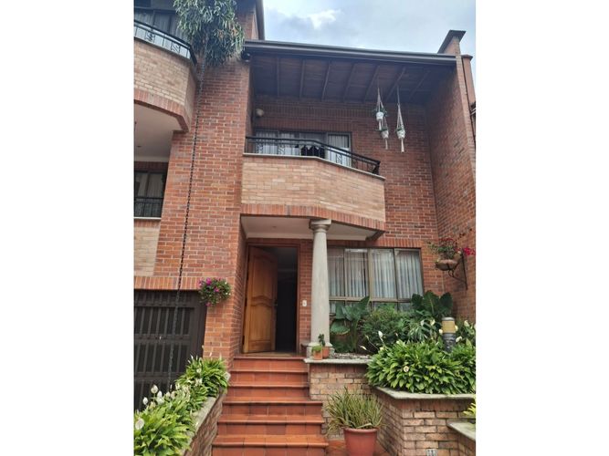 Casa de 5 alcobas en venta en Loma De San Jose, Sabaneta, 467 m² · foto 2 de 24