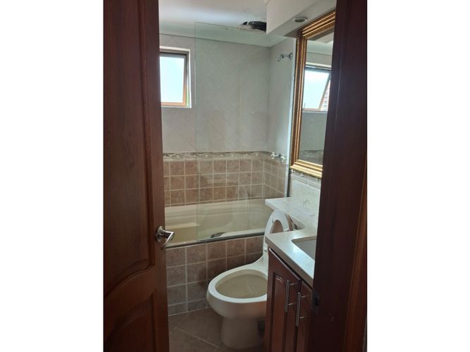 Casa de 5 alcobas en venta en Loma De San Jose, Sabaneta, 467 m² · foto 3 de 24