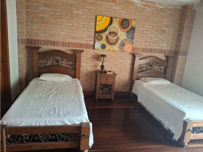 Casa de 5 alcobas en venta en Loma De San Jose, Sabaneta, 467 m² · foto 14 de 24