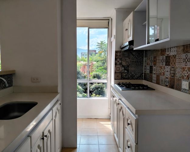 Apartamento de 3 alcobas en arriendo en El Poblado, Medellín, 68 m² · foto 3 de 17