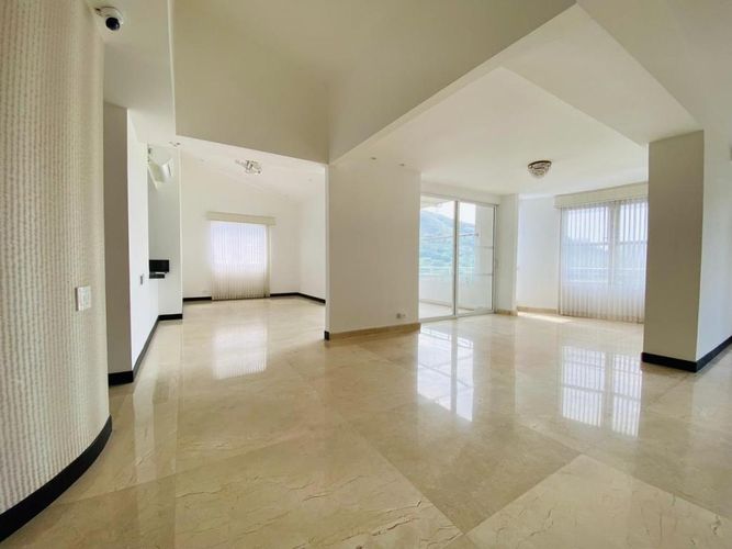 Apartamento en venta en Aguacatal, Cali · foto 3 de 24