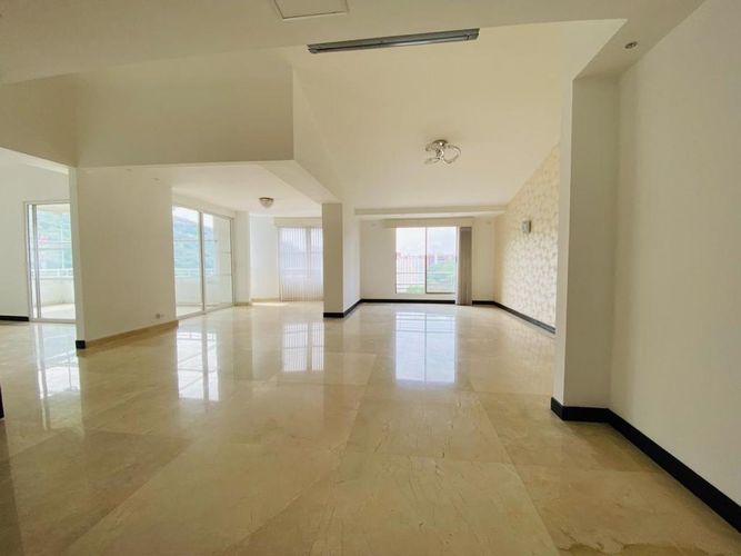 Apartamento en venta en Aguacatal, Cali · foto 4 de 24