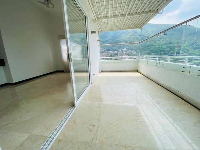 Apartamento en venta en Aguacatal, Cali · foto 5 de 24