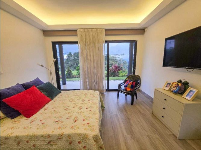 Casa de 6 alcobas en venta en Las Palmas, Envigado, 411 m² · foto 14 de 19