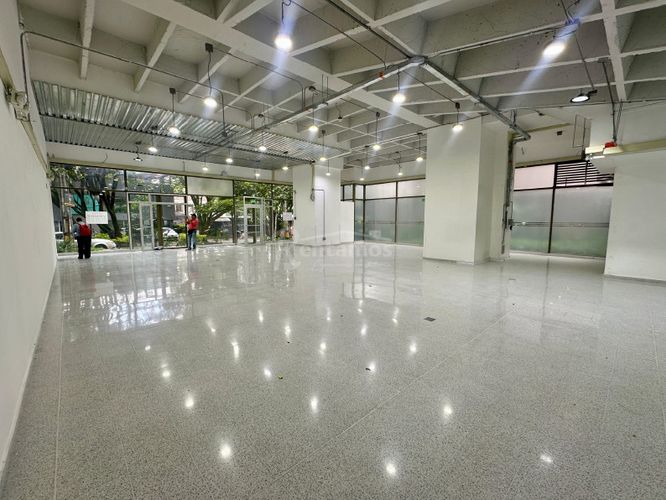 Local en venta en Zuñiga, Medellín, 259 m² · foto 2 de 11
