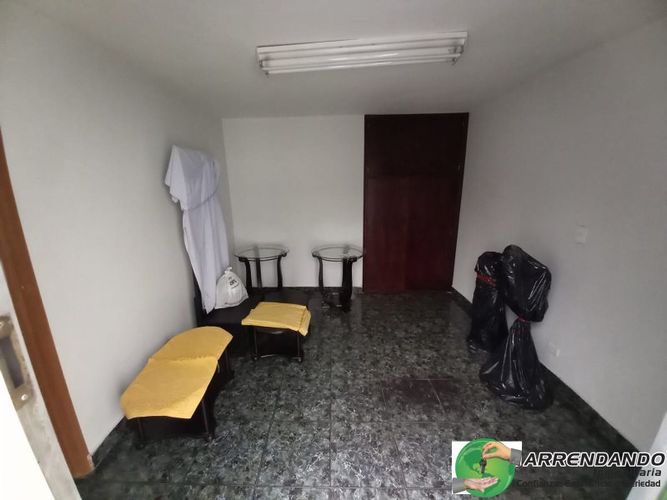 Casa de 9 alcobas en venta en El Poblado, Medellín, 335 m² · foto 2 de 24