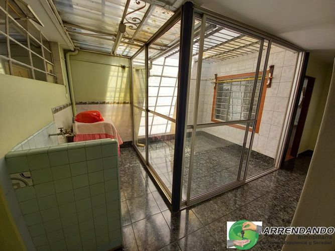 Casa de 9 alcobas en venta en El Poblado, Medellín, 335 m² · foto 5 de 24