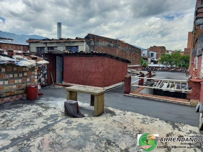 Casa de 9 alcobas en venta en El Poblado, Medellín, 335 m² · foto 23 de 24