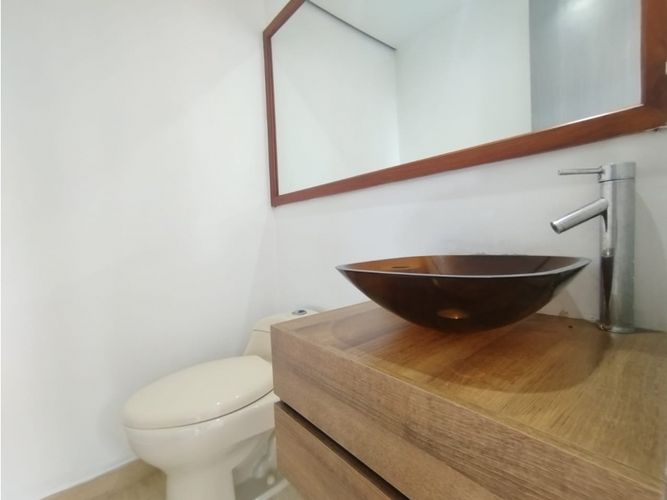Apartamento de 3 alcobas en arriendo en El Castillo, Medellín, 96 m² · foto 2 de 24