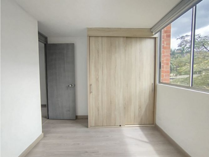 Apartamento de 3 alcobas en arriendo en El Castillo, Medellín, 96 m² · foto 3 de 24