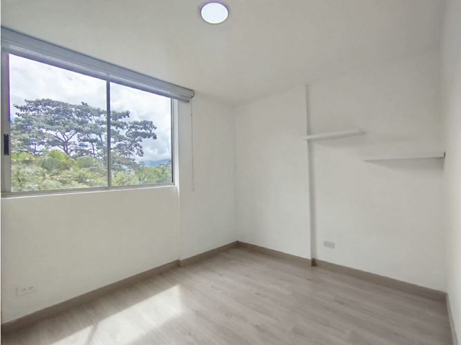 Apartamento de 3 alcobas en arriendo en El Castillo, Medellín, 96 m² · foto 9 de 24