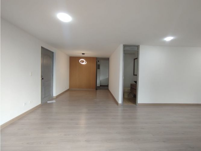 Apartamento de 3 alcobas en arriendo en El Castillo, Medellín, 96 m² · foto 17 de 24