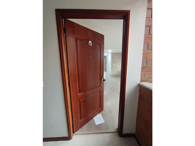 Apartamento de 3 alcobas en arriendo en El Castillo, Medellín, 96 m² · foto 19 de 24