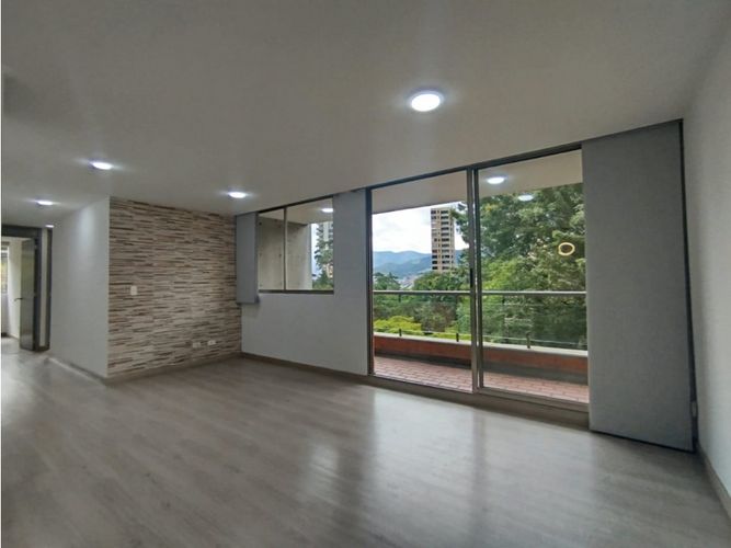Apartamento de 3 alcobas en arriendo en El Castillo, Medellín, 96 m² · foto 20 de 24