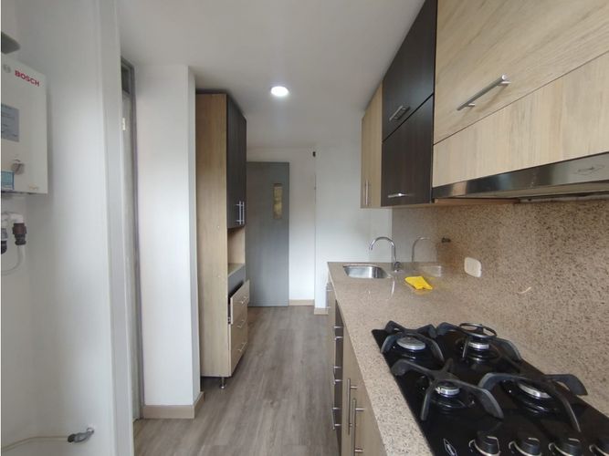Apartamento de 3 alcobas en arriendo en El Castillo, Medellín, 96 m² · foto 22 de 24