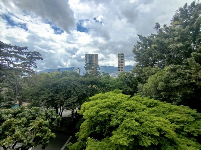 Apartamento de 3 alcobas en arriendo en El Castillo, Medellín, 96 m² · foto 23 de 24