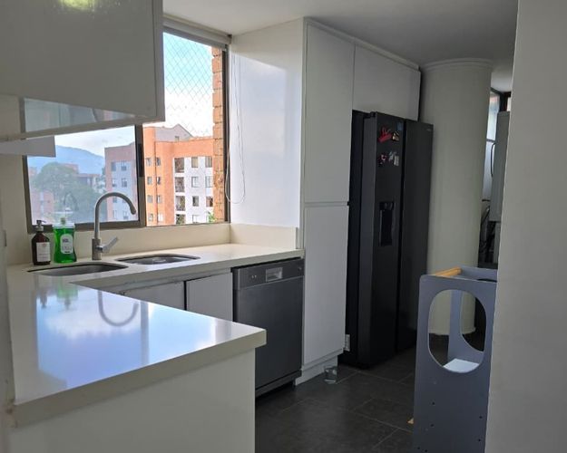 Apartamento de 3 alcobas en venta en El Diamante No. 2, Medellín, 144 m² · foto 6 de 17