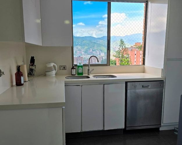 Apartamento de 3 alcobas en venta en El Diamante No. 2, Medellín, 144 m² · foto 7 de 17