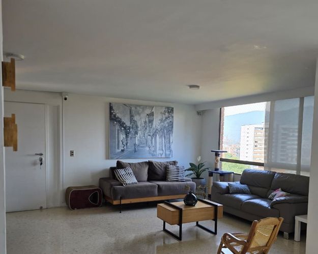 Apartamento de 3 alcobas en venta en El Diamante No. 2, Medellín, 144 m² · foto 2 de 17