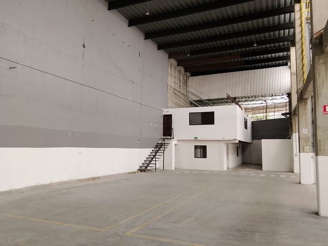 Bodega en arriendo en La Tablaza, La Estrella, 1300 m² · foto 2 de 17