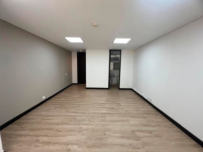 Oficina en arriendo en El Poblado, Medellín, 34 m² · foto 8 de 11
