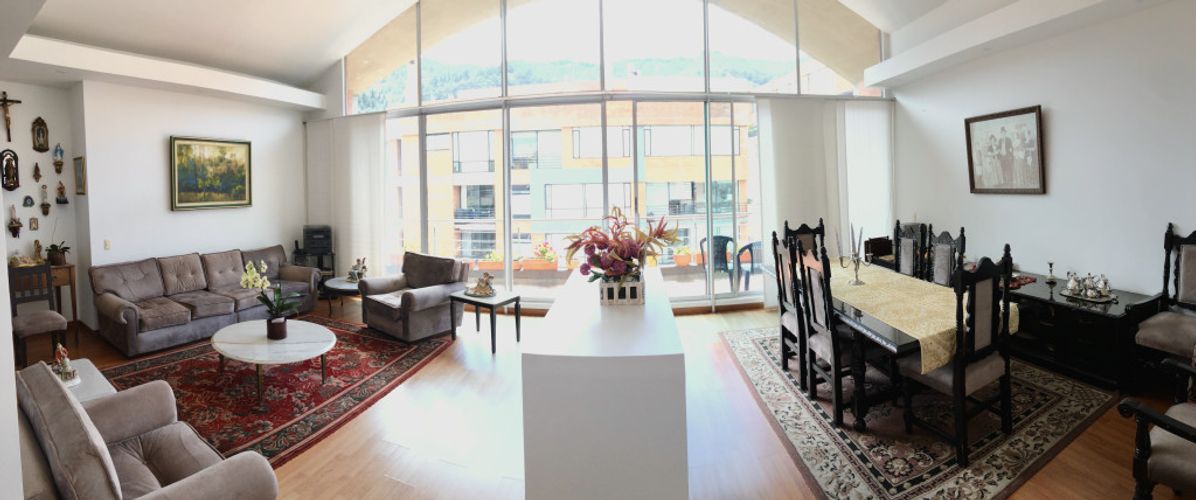 Apartamento de 4 alcobas en venta en Bella Suiza, Bogotá, 281 m² · foto 3 de 22