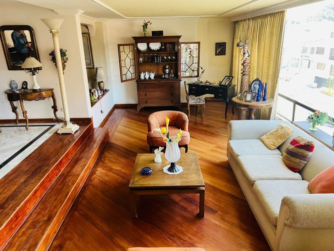 Apartamento de 2 alcobas en venta en Santa Barbara Central, Bogotá, 167 m² · foto 3 de 24