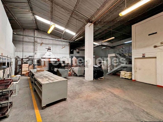 Bodega en arriendo en El Poblado, Medellín, 1160 m² · foto 2 de 13