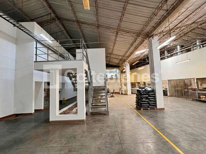 Bodega en arriendo en El Poblado, Medellín, 1160 m² · foto 3 de 13