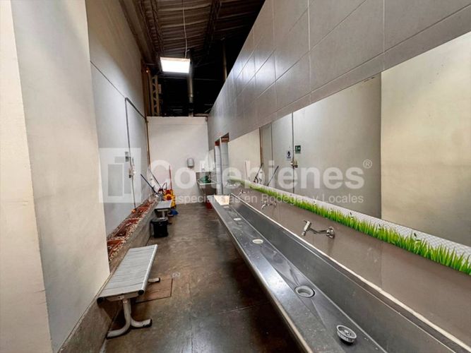 Bodega en arriendo en El Poblado, Medellín, 1160 m² · foto 11 de 13