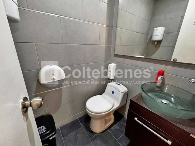 Bodega en arriendo en El Poblado, Medellín, 1160 m² · foto 13 de 13