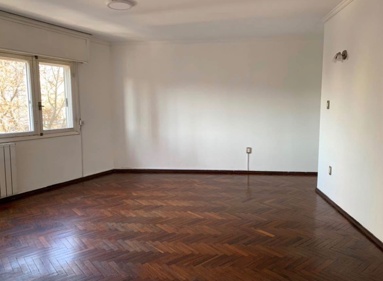 Apartamento de 2 Dormitorios al Frente: 92 m² , Bañado por el Sol y con Vistas Despejadas - Widok 2