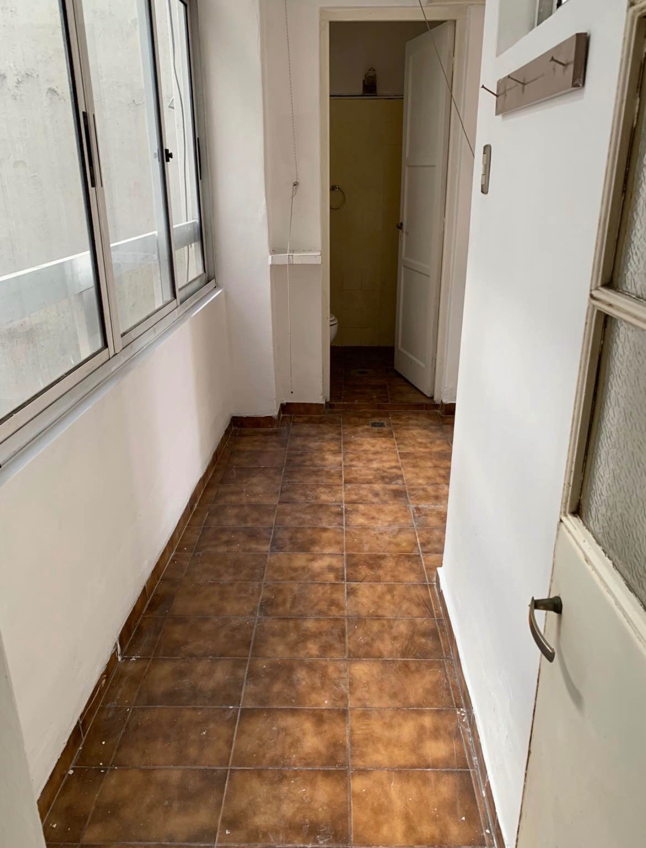 Apartamento de 2 Dormitorios al Frente: 92 m² , Bañado por el Sol y con Vistas Despejadas - Więcej