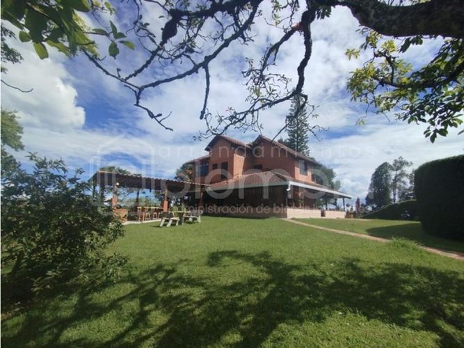 Casa de 4 alcobas en venta en La Laja, Rionegro, 200 m² · foto 2 de 24