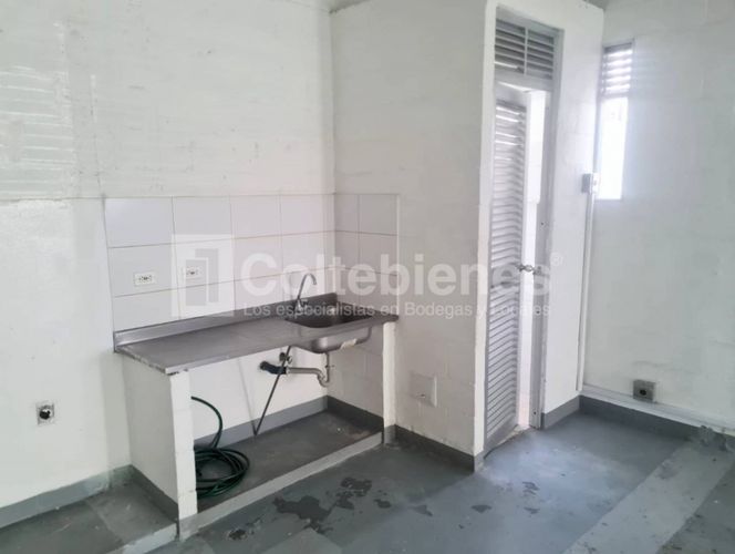 Bodega en arriendo en El Poblado, Medellín, 120 m² · foto 4 de 11