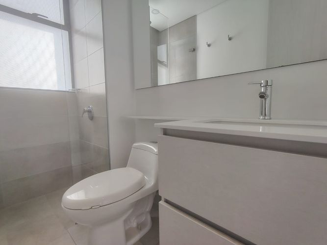 Apartamento de 2 alcobas en venta en Lalinde, Medellín, 95 m² · foto 2 de 16