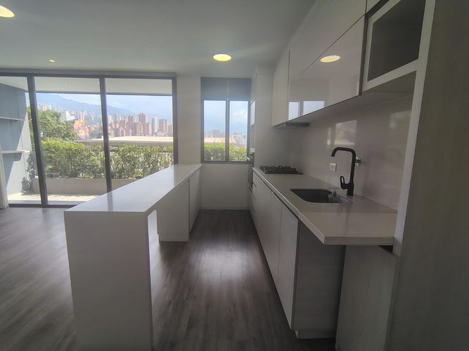 Apartamento de 2 alcobas en venta en Lalinde, Medellín, 95 m² · foto 3 de 16