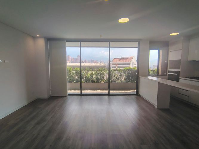 Apartamento de 2 alcobas en venta en Lalinde, Medellín, 95 m² · foto 4 de 16
