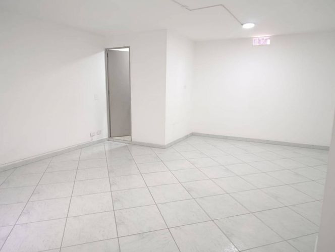 Oficina en arriendo en El Poblado, Medellín, 28 m² · foto 4 de 6