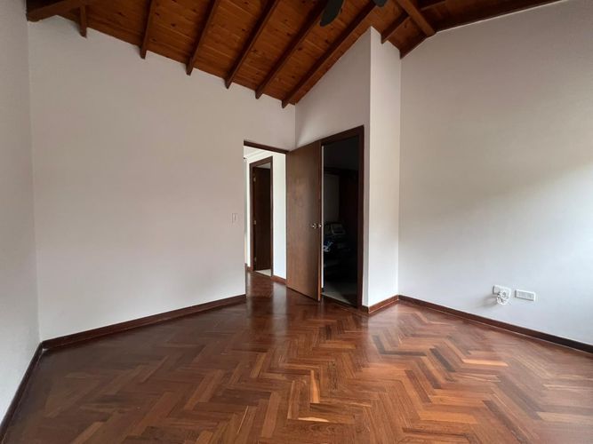 Casa de 3 alcobas en venta en Escobero, Envigado, 211 m² · foto 10 de 16