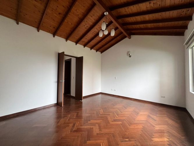 Casa de 3 alcobas en venta en Escobero, Envigado, 211 m² · foto 9 de 16