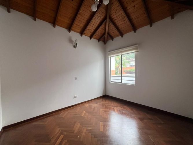 Casa de 3 alcobas en venta en Escobero, Envigado, 211 m² · foto 11 de 16