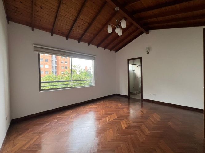 Casa de 3 alcobas en venta en Escobero, Envigado, 211 m² · foto 12 de 16